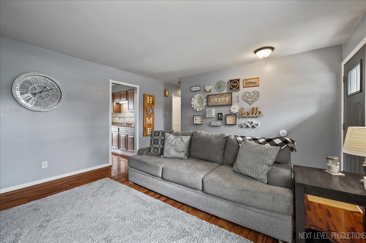 87 Saugatuck Road Montgomery, IL 60538 - Photo 5 of 27 a living room with furniture and a window