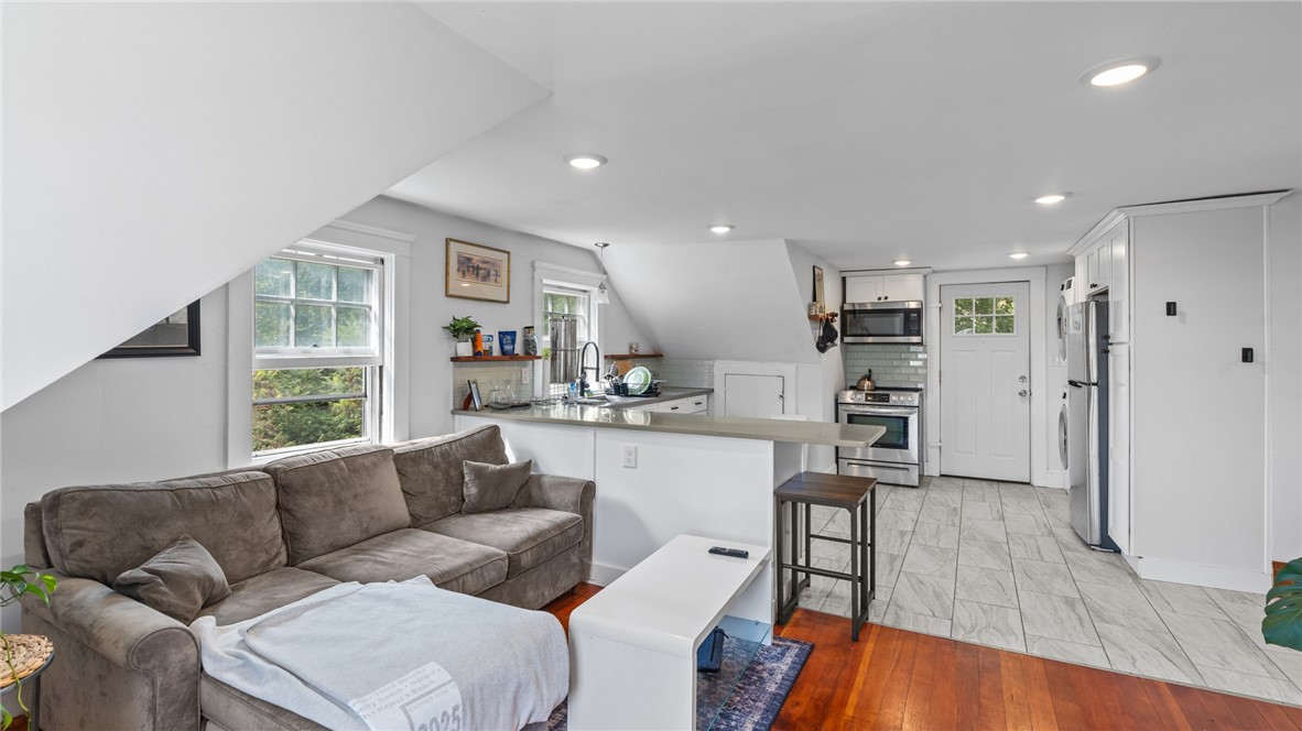 56 Ruggles Avenue, Unit 2 Newport, RI 02840 - Photo 12 of 27