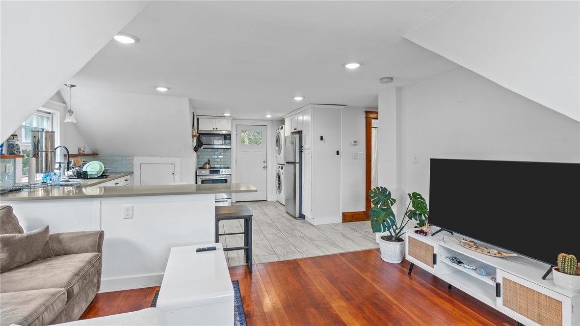 56 Ruggles Avenue, Unit 2 Newport, RI 02840 - Photo 13 of 27