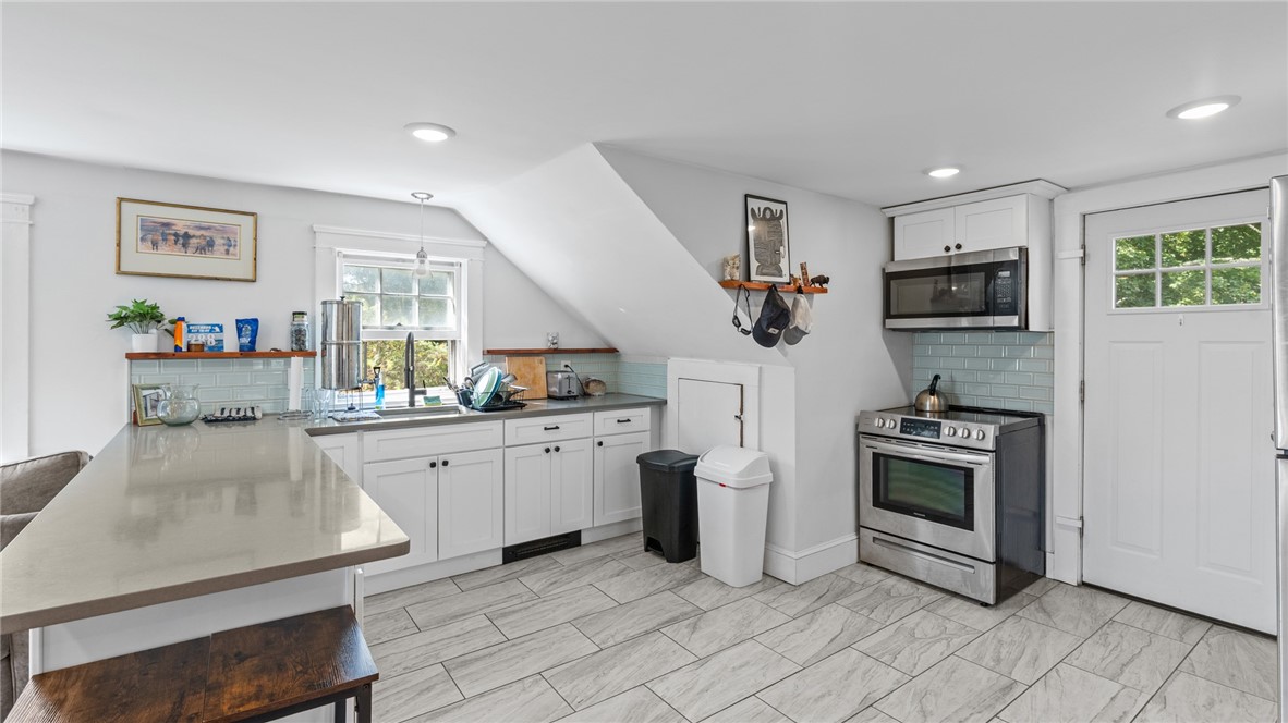 56 Ruggles Avenue, Unit 2 Newport, RI 02840 - Photo 9 of 27