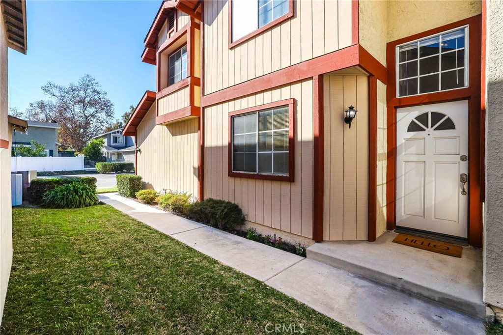 4 Gettysburg Irvine, CA 92620 - Photo 2 of 48 a front view of a house with garden
