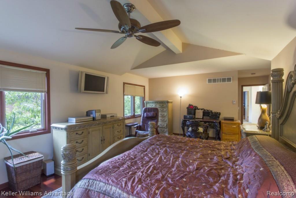 22960 Gill Road Farmington, MI 48335 - Photo 23 of 38 31-Gill_22960.jpg