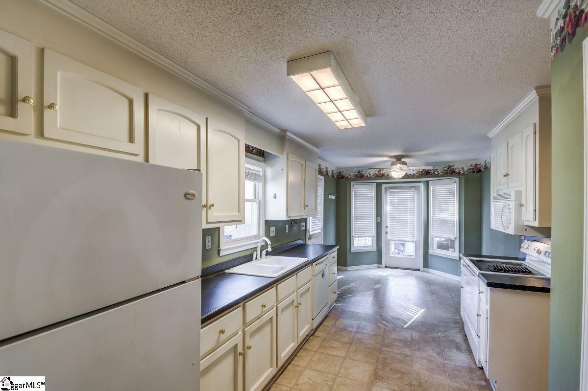 200 Spring View Lane Taylors, SC 29687 - Photo 12 of 22 Gallery Image 12