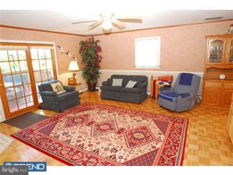 102 Sylvan Avenue Rutledge, PA 19070 - Photo 5 of 12 Living Room