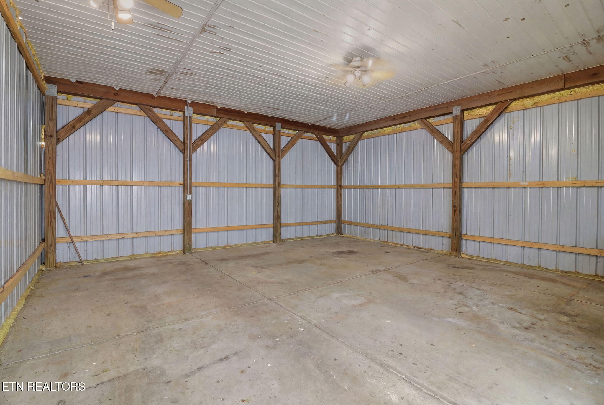 9427 Mascot Road Mascot, TN 37806 - Photo 37 of 37 10-web-or-mls-DZ3A9448_declutter_1ea415a