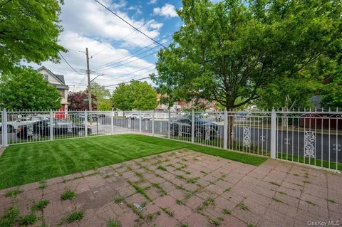 $999,000 | 2739 Lawton Avenue | Throgs Neck