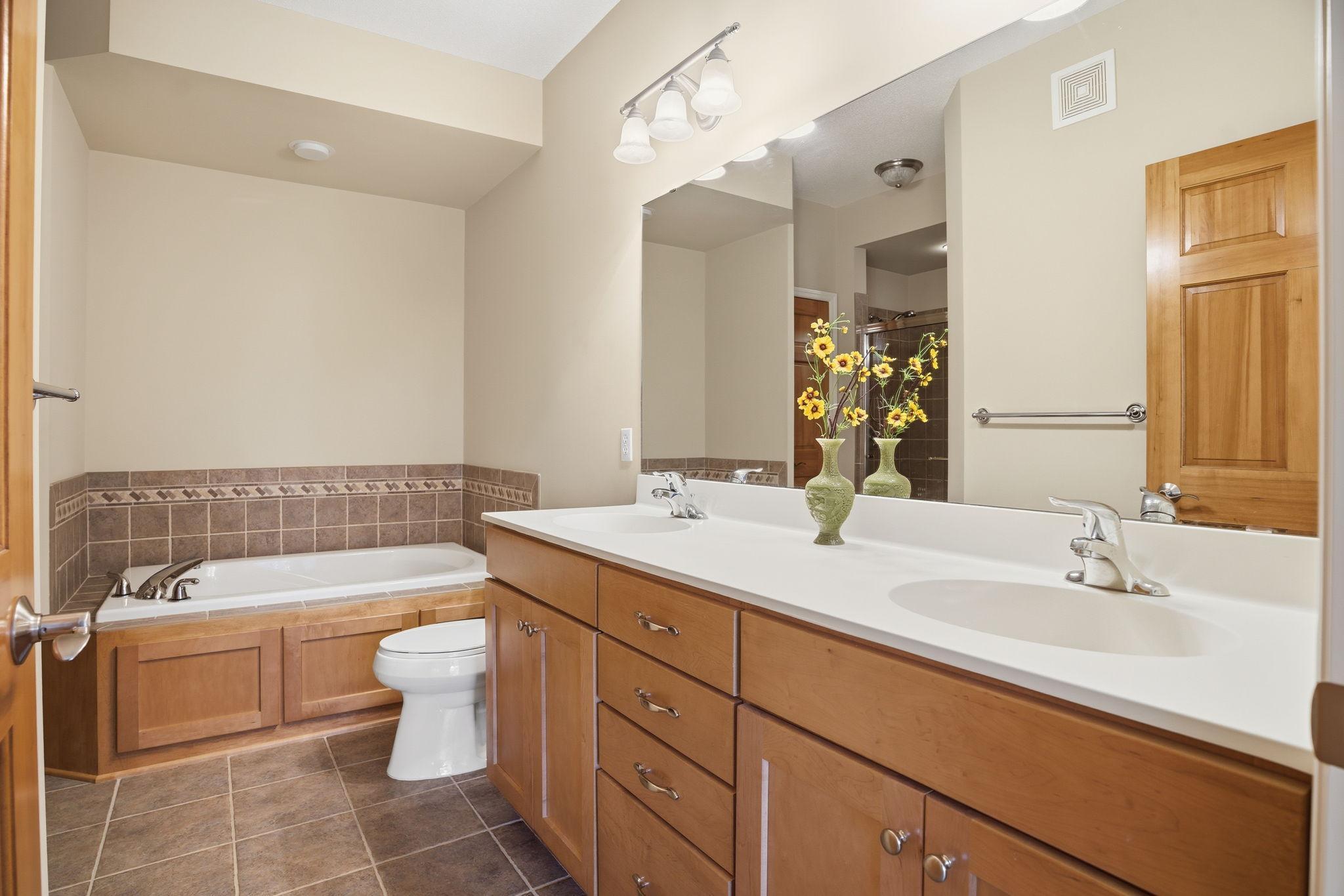 5250 Grandview Square, Unit 2311 Edina, MN 55436 - Photo 6 of 10