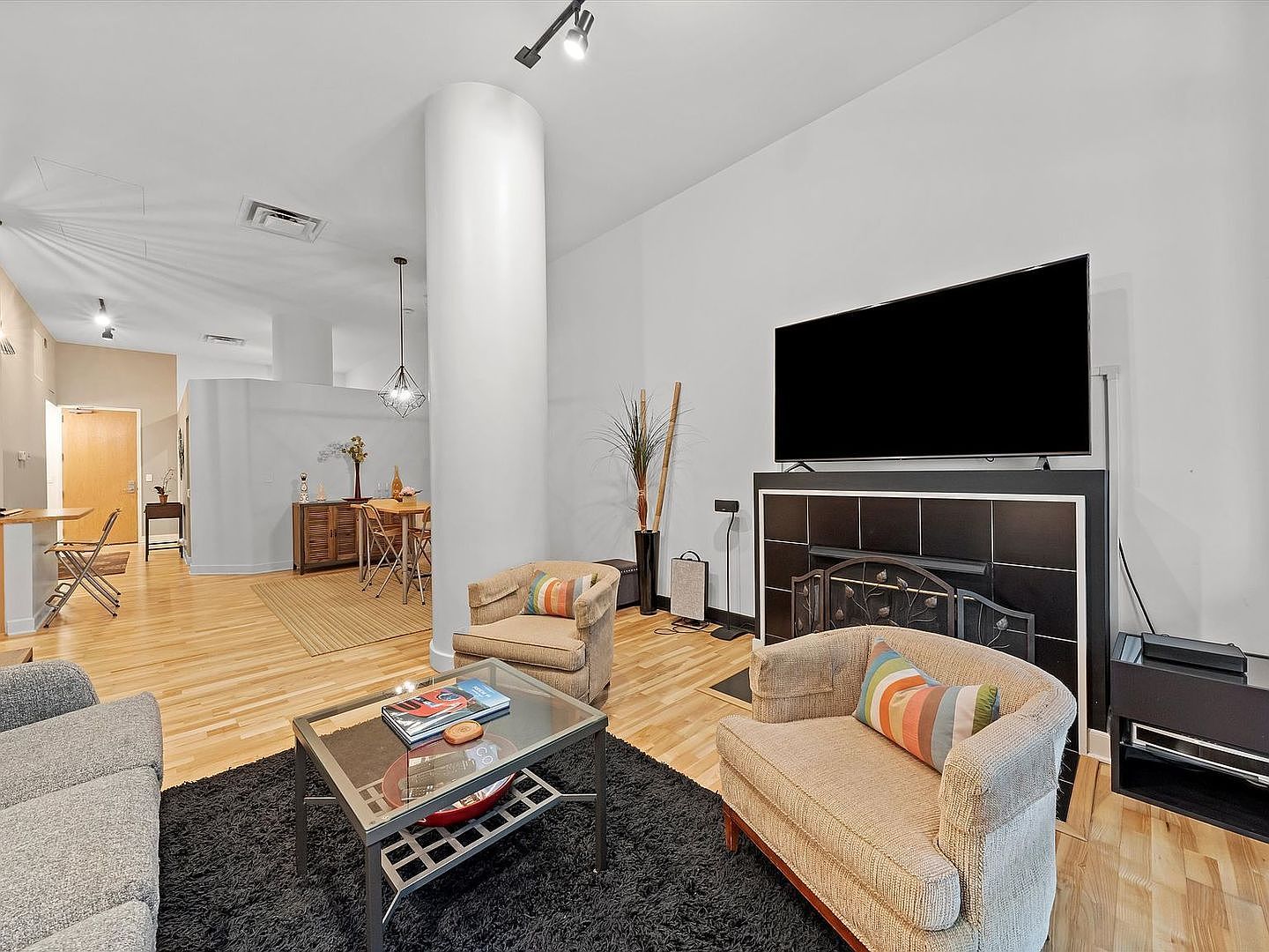 211 East Ohio Street, Unit 307 Chicago, IL 60611 - Photo 8 of 24
