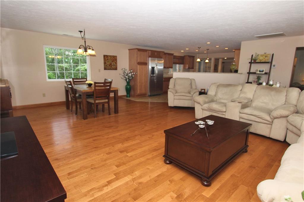 319 Springdale Road Venetia, PA 15367 - Photo 2 of 25