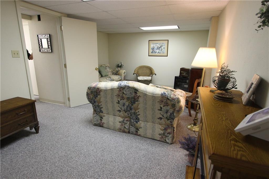 319 Springdale Road Venetia, PA 15367 - Photo 20 of 25