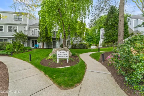 $475,000 | 351 Pemberwick Road, Unit 818, Greenwich, CT 06831