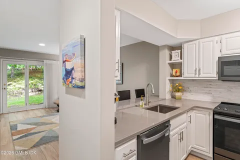 $475,000 | 351 Pemberwick Road, Unit 818, Greenwich, CT 06831