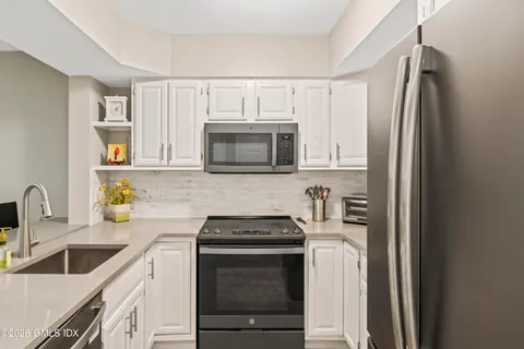 $475,000 | 351 Pemberwick Road, Unit 818, Greenwich, CT 06831