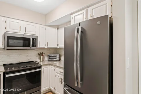$475,000 | 351 Pemberwick Road, Unit 818, Greenwich, CT 06831