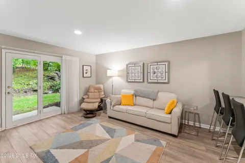 $475,000 | 351 Pemberwick Road, Unit 818, Greenwich, CT 06831