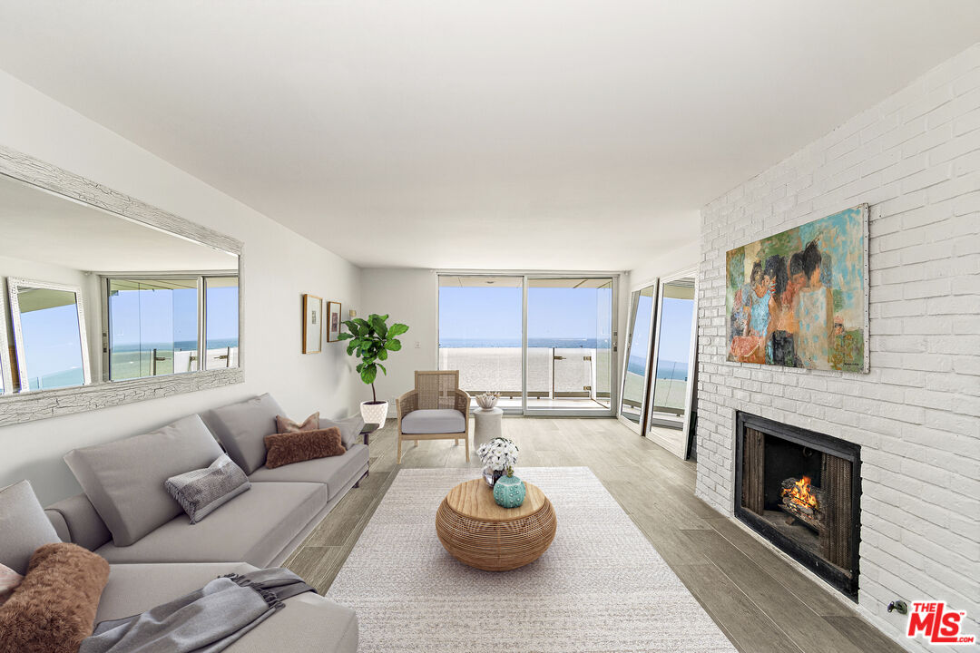 4 Jib Street, Unit 2 Marina del Rey, CA 90292 - Photo 3 of 39 Gallery Image 3