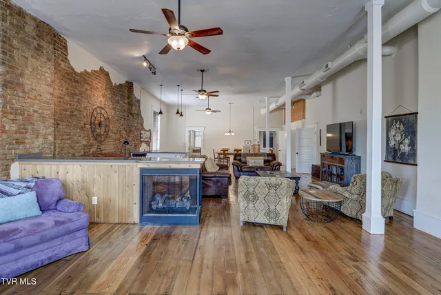 $685,000 | 109 East Main Street, Unit STE 301, Jonesborough, TN 37659