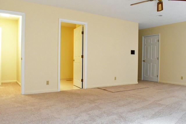 4430 Jones Road Macon, GA 31216 - Photo 16 of 28 an empty room with windows