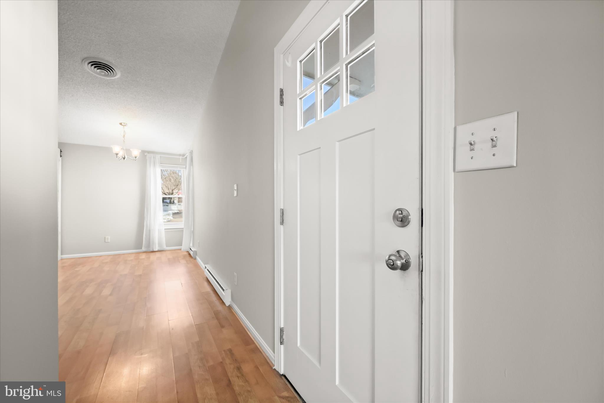 804 Chadwick Circle Frederick, MD 21701 - Photo 3 of 36 Entry