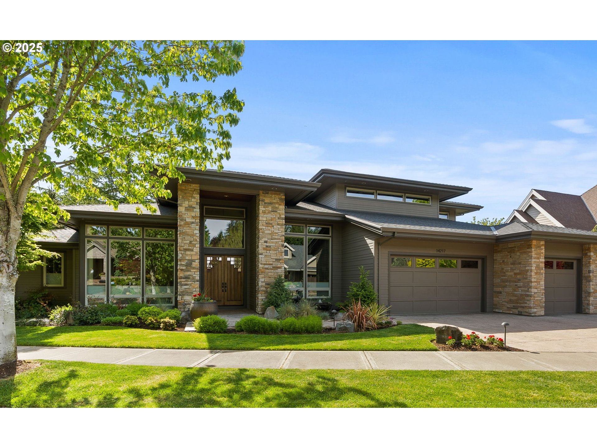 a view front of houses with yard