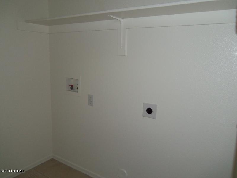 8008 West Rancho Drive Glendale, AZ 85303 - Photo 18 of 21 LAUNDRY ROOM