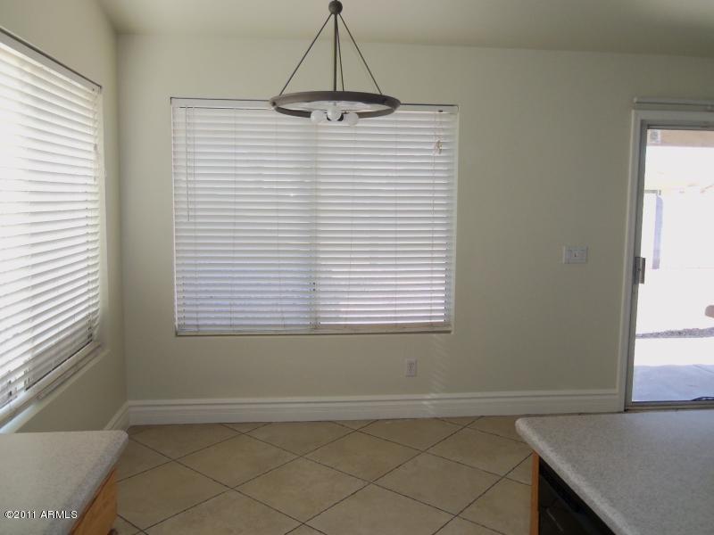 8008 West Rancho Drive Glendale, AZ 85303 - Photo 4 of 21 EAT-IN KITCHEN