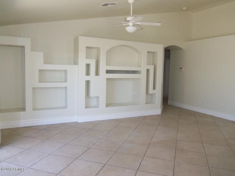 8008 West Rancho Drive Glendale, AZ 85303 - Photo 5 of 21 FAMILY ROOM