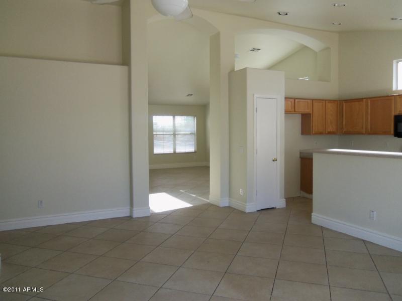 8008 West Rancho Drive Glendale, AZ 85303 - Photo 6 of 21 FAMILY ROOM