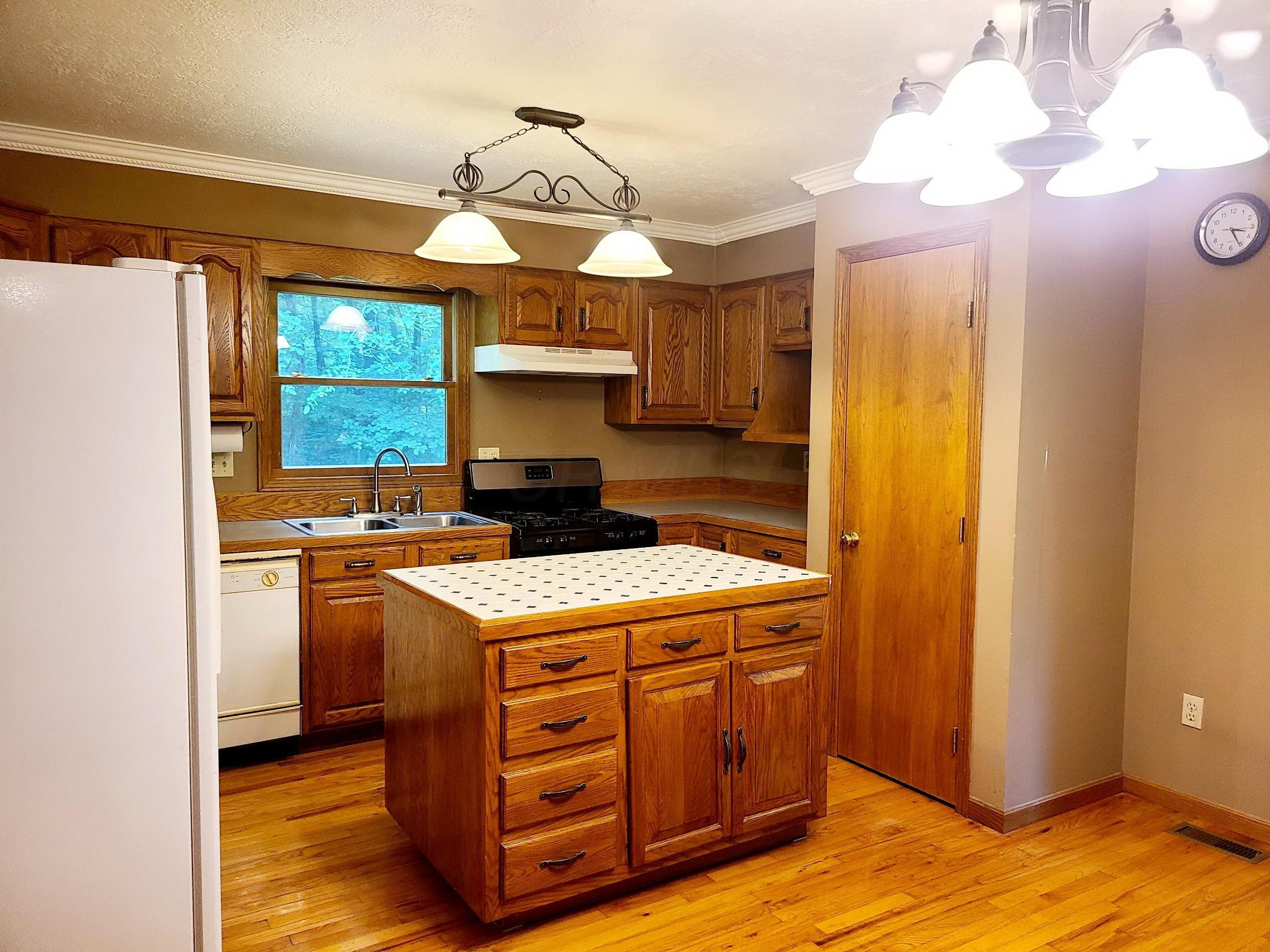 28721 Black Road Danville, OH 43014 - Photo 4 of 12