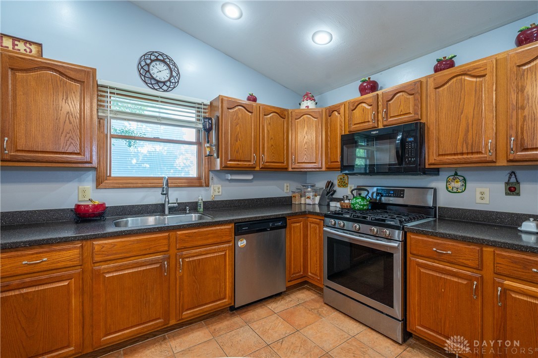 150 Locust View Way Troy, OH 45373 - Photo 17 of 44