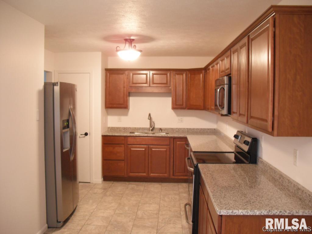 2004 Cormorant Drive Springfield, IL 62711 - Photo 3 of 13 Gallery Image 3