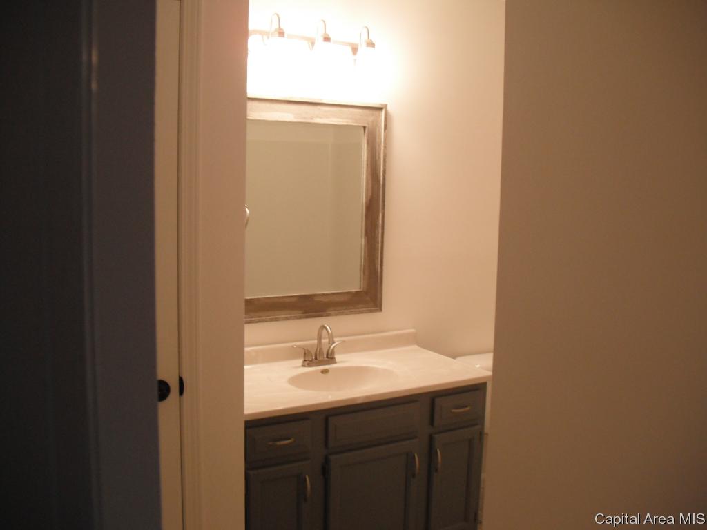 2004 Cormorant Drive Springfield, IL 62711 - Photo 6 of 13 Gallery Image 6