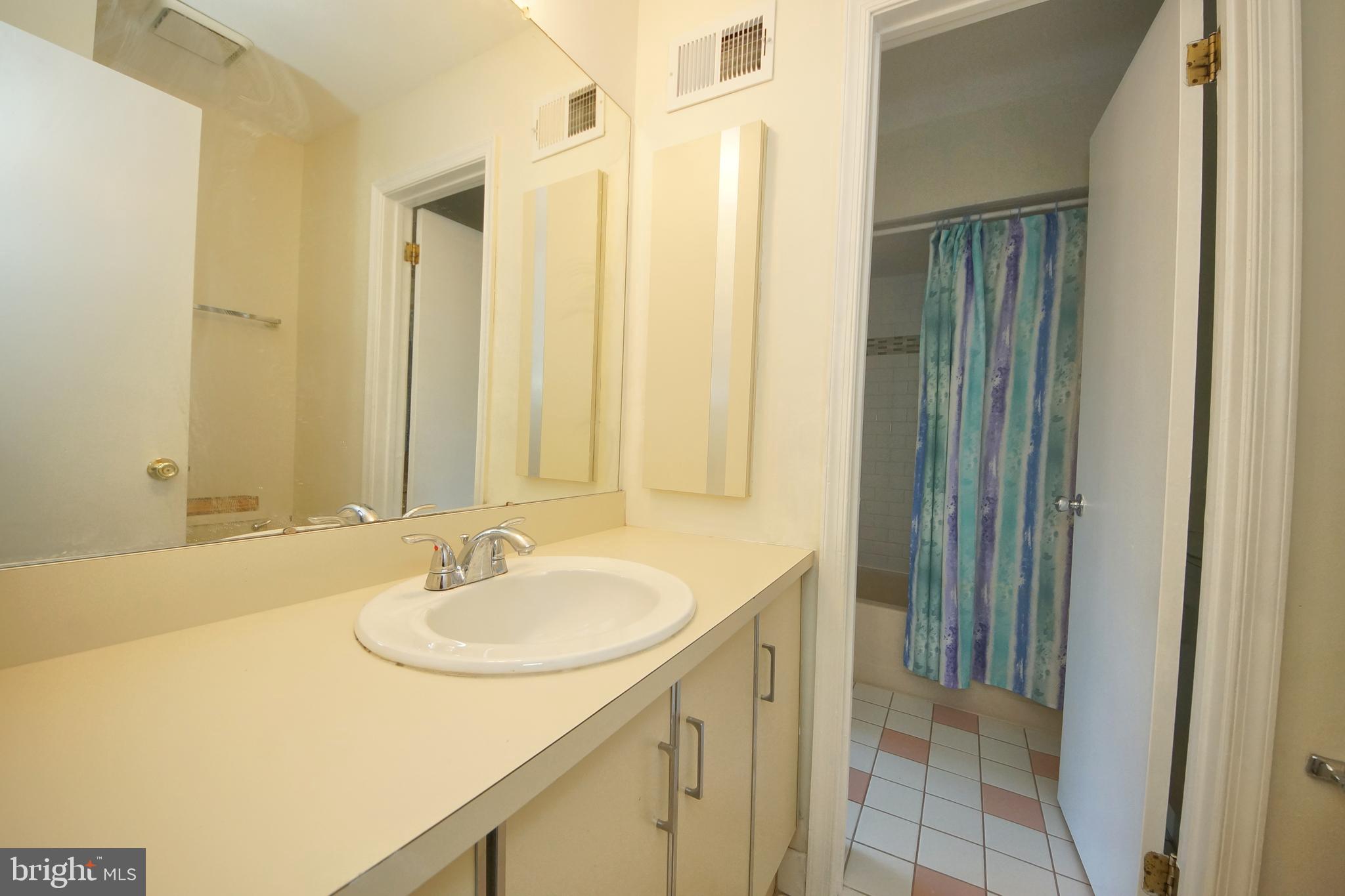 43 Geraldine Road East Windsor, NJ 08520 - Photo 19 of 28 Gallery Image 19