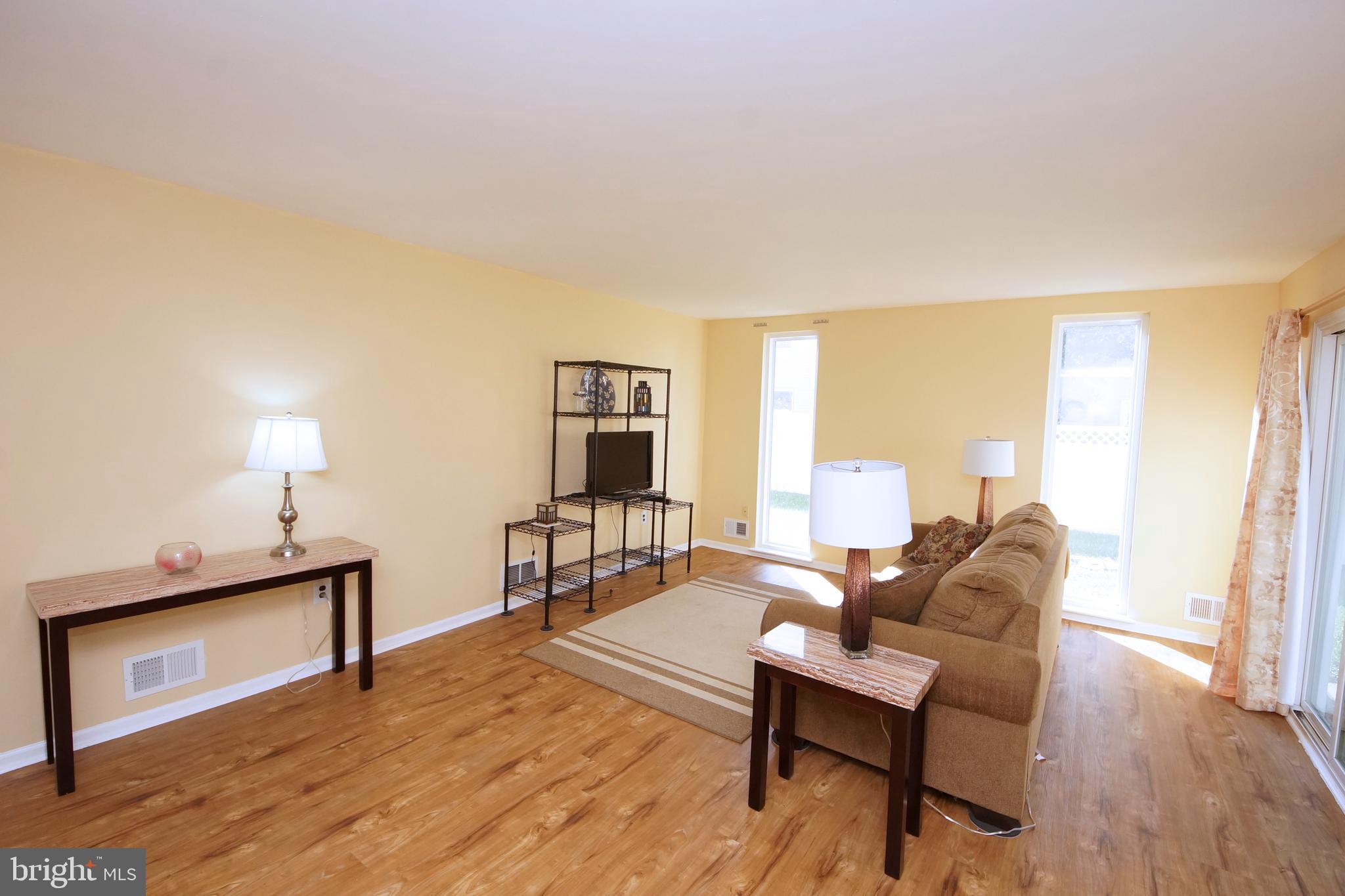 43 Geraldine Road East Windsor, NJ 08520 - Photo 3 of 28 Gallery Image 3