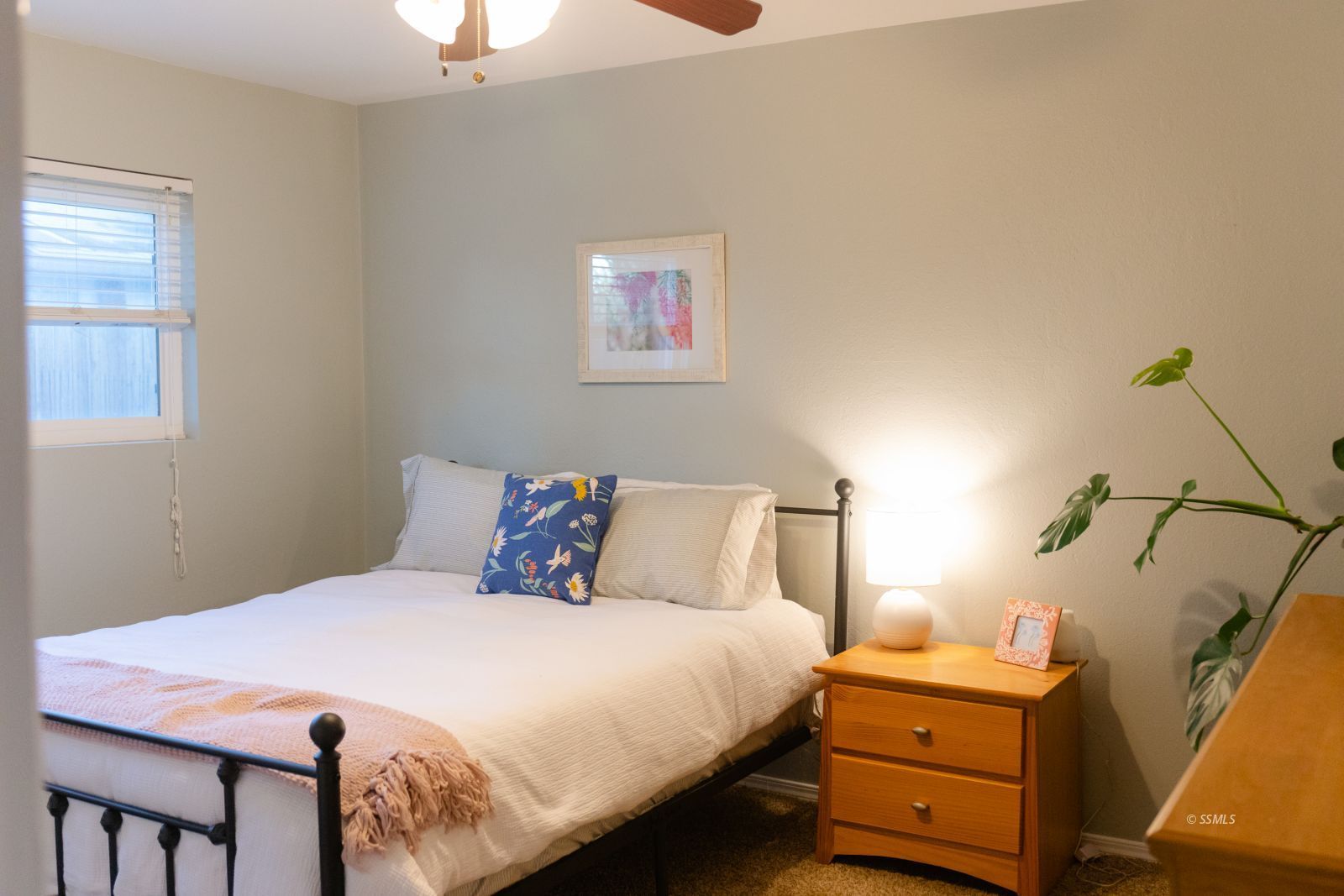 532 Las Posas Street Ridgecrest, CA 93555 - Photo 20 of 30 a bedroom with a bed and a desk