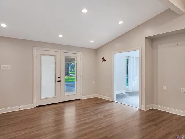 $2,100 | 468 College Hill Drive, Baton Rouge, LA 70808