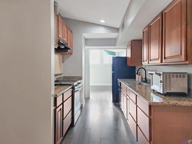 $2,100 | 468 College Hill Drive, Baton Rouge, LA 70808