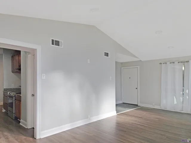 $2,100 | 468 College Hill Drive, Baton Rouge, LA 70808