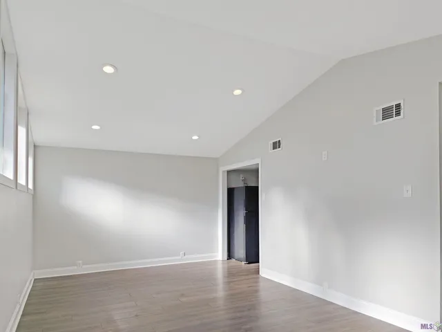 $2,100 | 468 College Hill Drive, Baton Rouge, LA 70808