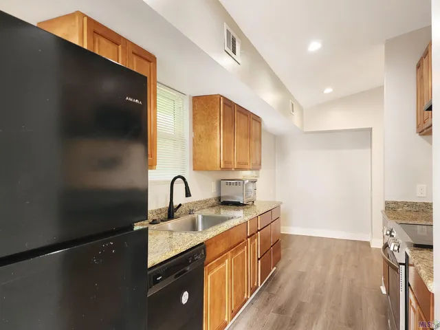 $2,100 | 468 College Hill Drive, Baton Rouge, LA 70808