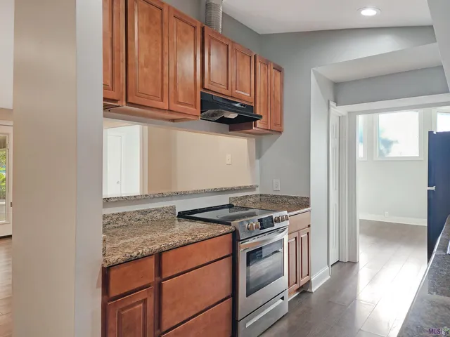 $2,100 | 468 College Hill Drive, Baton Rouge, LA 70808