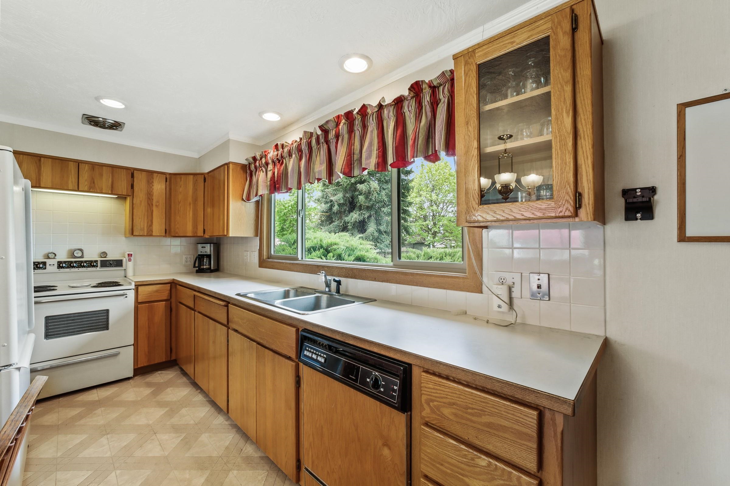 4605 North Vista Road Spokane, WA 99212 - Photo 7 of 25 Gallery Image 7
