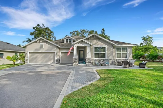 a view of a livingroom with wooden floor and windows