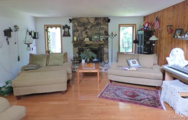 10992 Mcgregor Road Pinckney, MI 48169 - Photo 6 of 25 6 GREAT ROOM 3.jpg