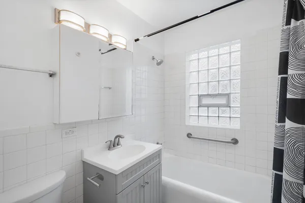 $1,600 | 8533 South Oglesby Avenue, Unit 2, Chicago, IL 60617