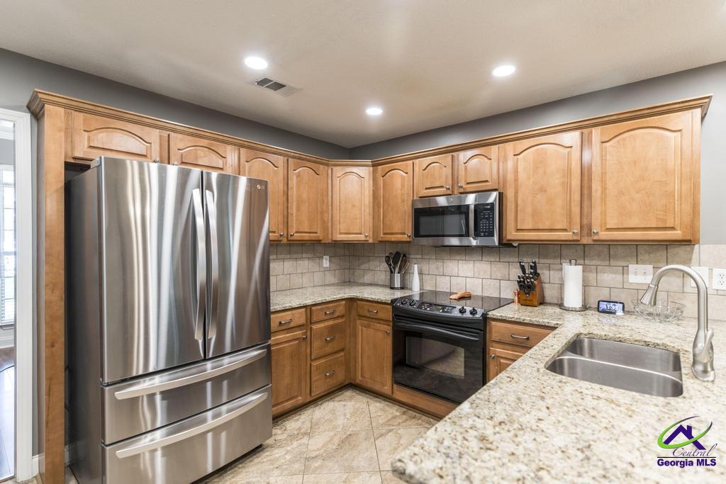 165 Crystal Ridge Circle Byron, GA 31008 - Photo 11 of 38