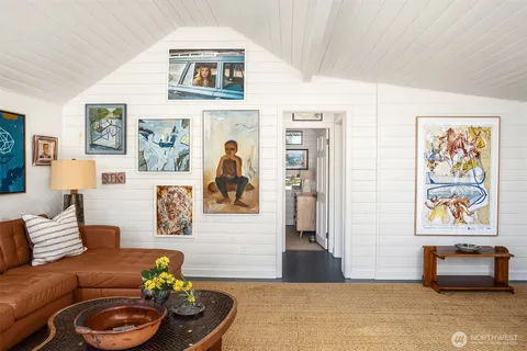 $1,650,000 | 10050 Southwest Dock Street, Vashon, WA 98070
