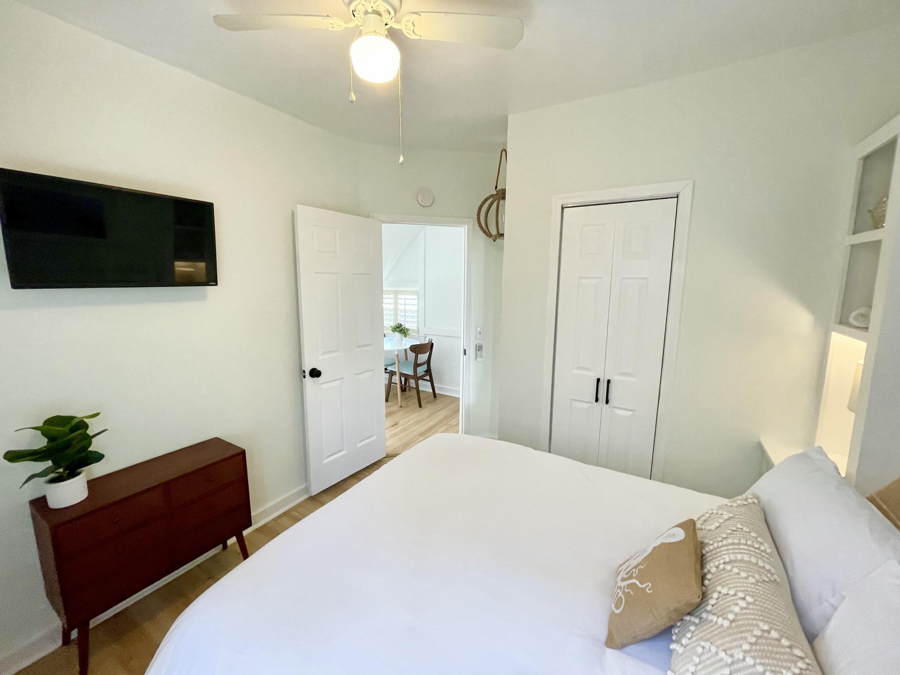 122 Congress Street, Unit A & B Charleston, SC 29403 - Photo 17 of 41 Queen Bed 4