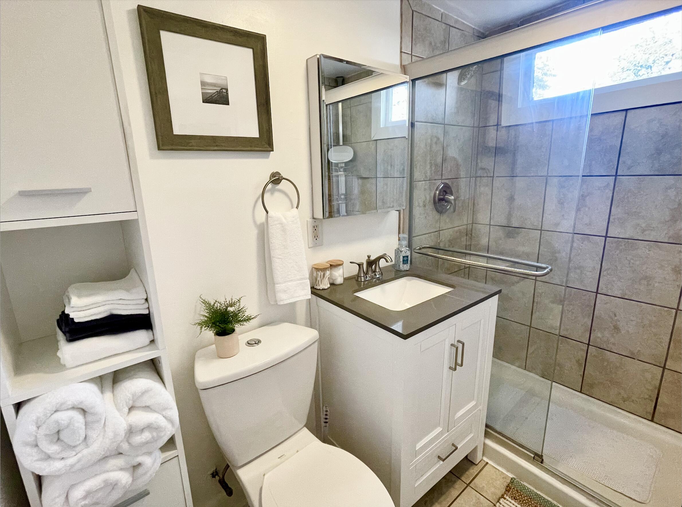 122 Congress Street, Unit A & B Charleston, SC 29403 - Photo 18 of 41 Bath 1 VRBO