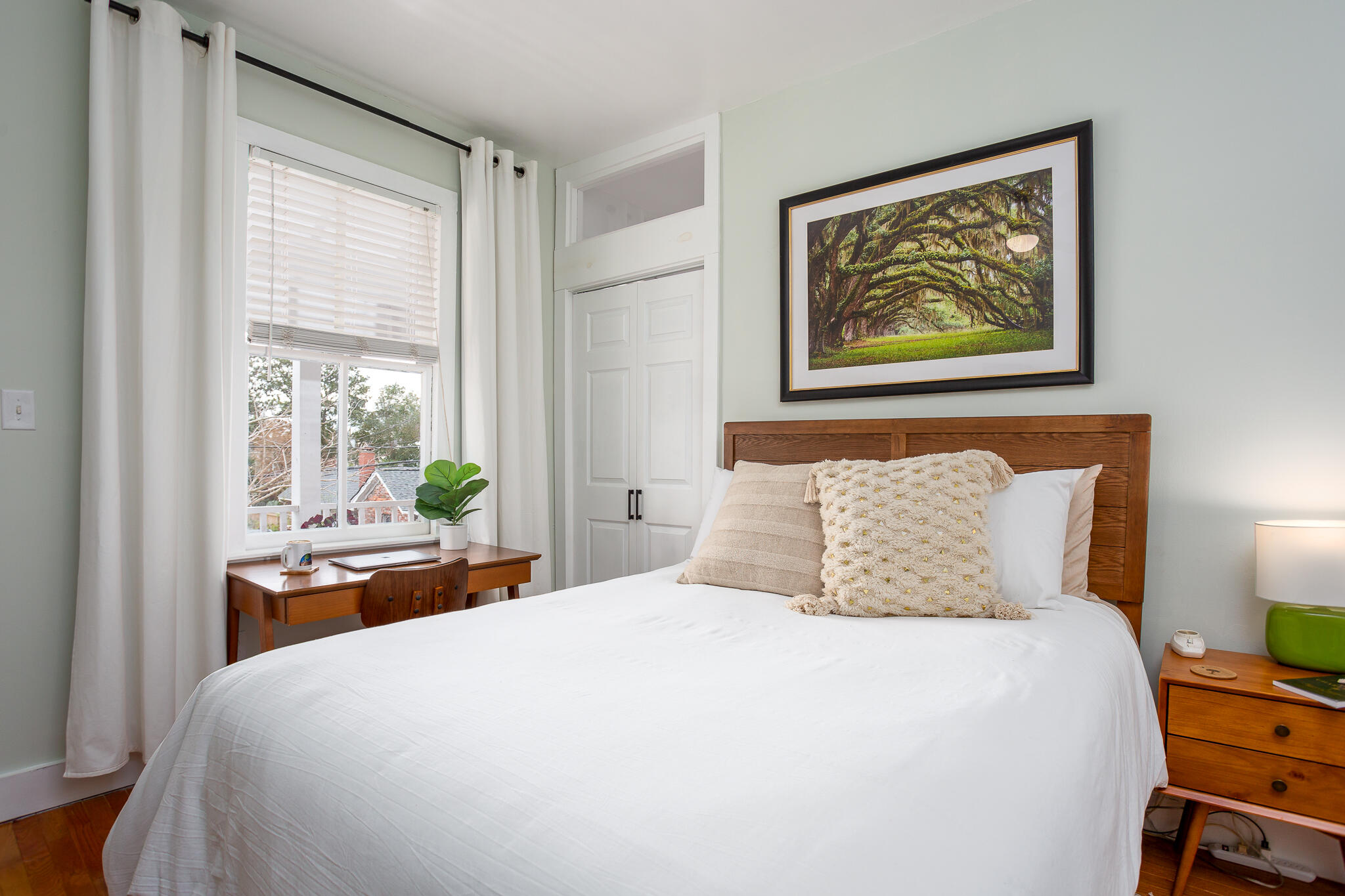 122 Congress Street, Unit A & B Charleston, SC 29403 - Photo 28 of 41 Queen Bed 1